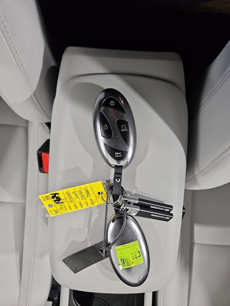Certified 2025 Hyundai Kona SEL AWD/4WD image 30