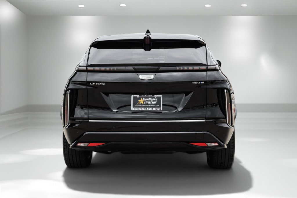 Used 2024 Cadillac Lyriq Luxury RWD image 7
