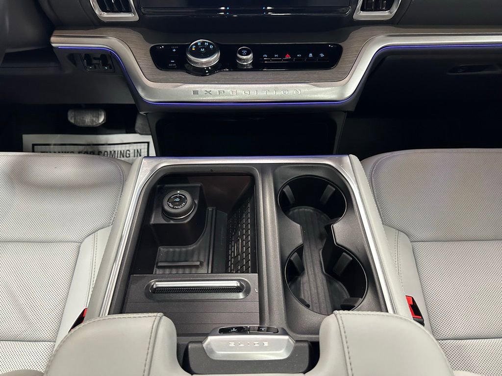Used 2025 Ford Expedition Platinum image 34