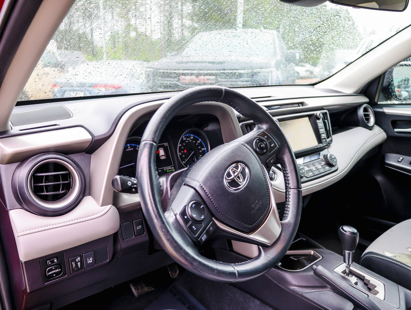 Used 2018 Toyota RAV4 XLE FWD image 13