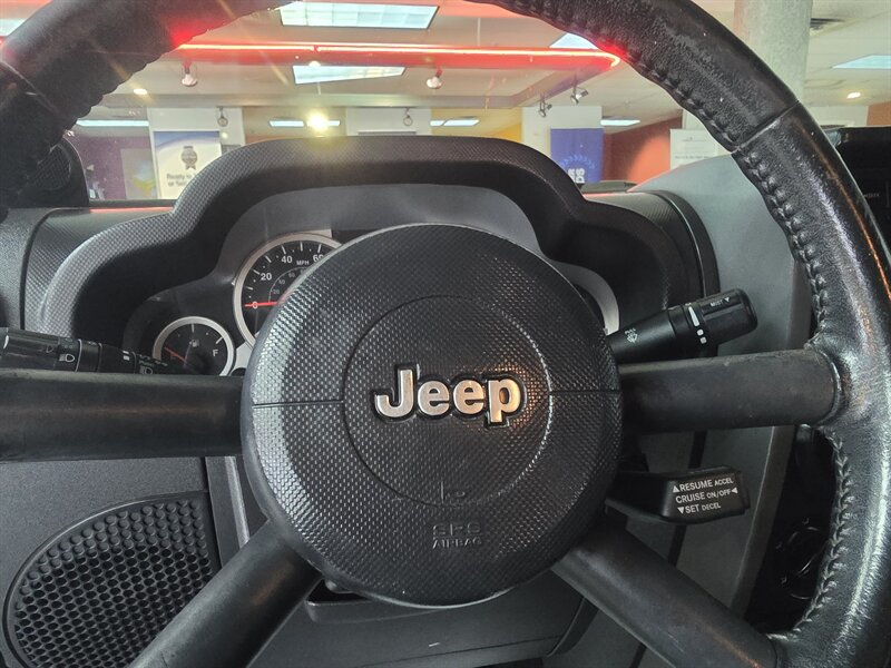 Used 2007 Jeep Wrangler Unlimited Sahara AWD/4WD image 25