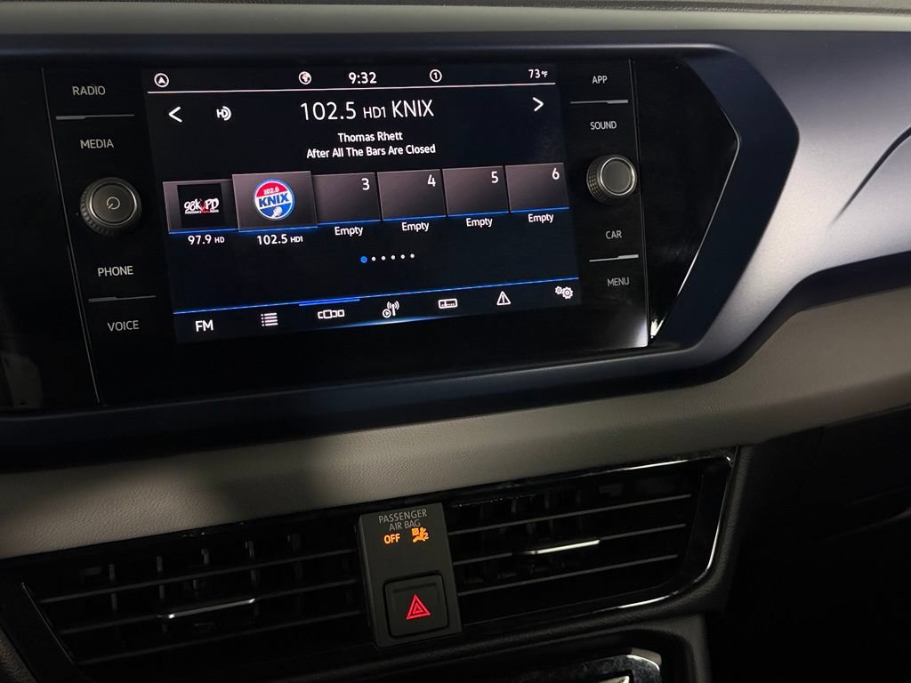 Used 2023 Volkswagen Taos SE w/ Panoramic Sunroof Package FWD image 19