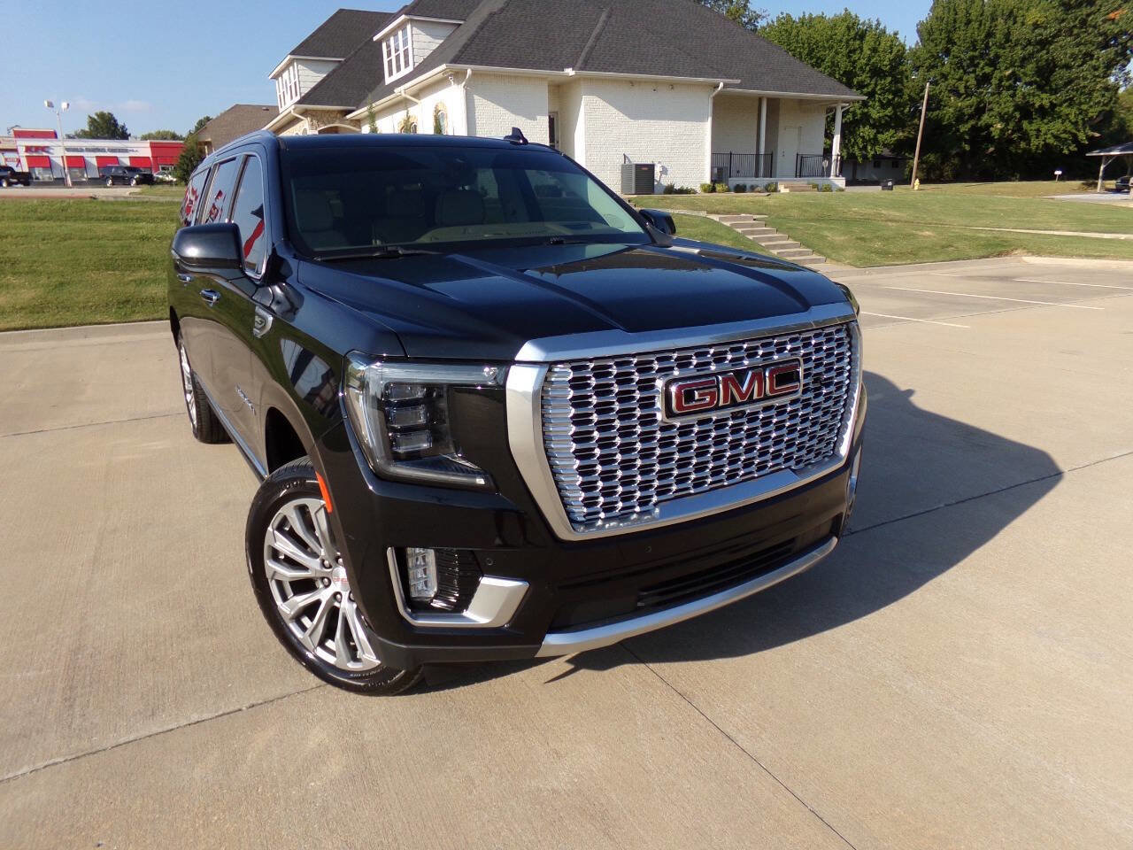 Used 2021 GMC Yukon XL Denali w/ Denali Premium Package image 7