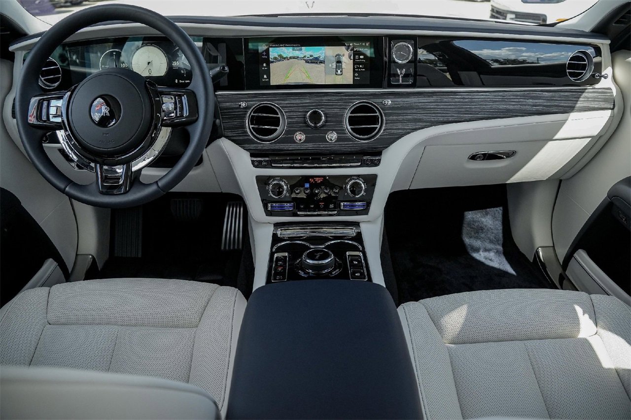 New 2025 Rolls-Royce Ghost image 38