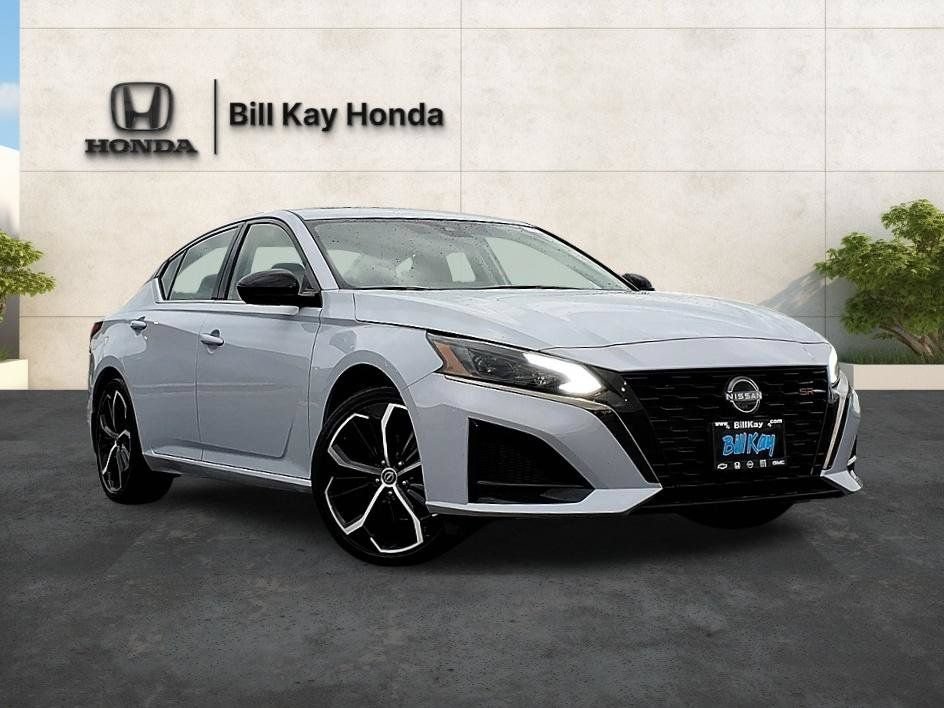 Used 2023 Nissan Altima 2.5 SR w/ SR Premium Package FWD image 1