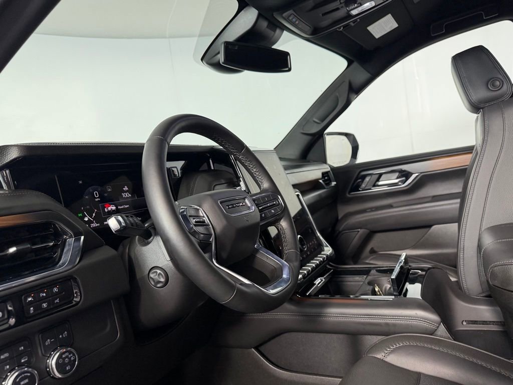 Used 2025 GMC Yukon XL Denali AWD/4WD image 18
