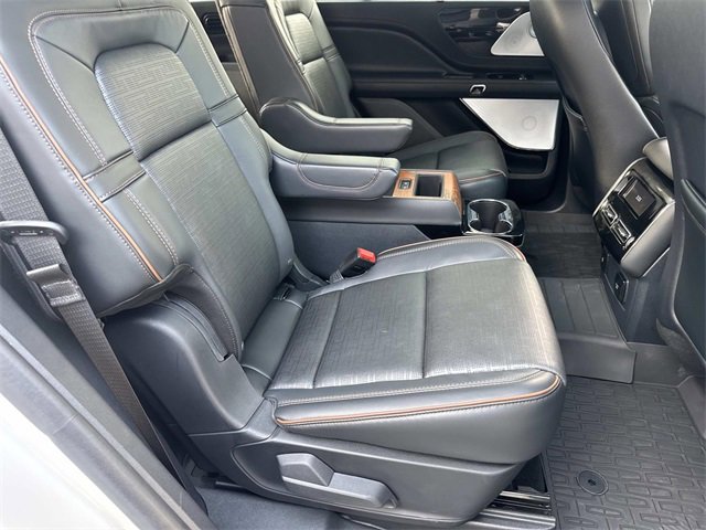 Used 2025 Lincoln Aviator Black Label w/ Jet Appearance Package image 12