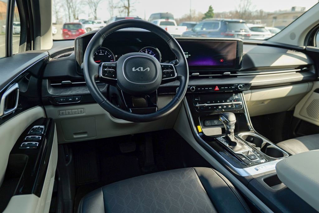 Used 2024 Kia Carnival EX image 39