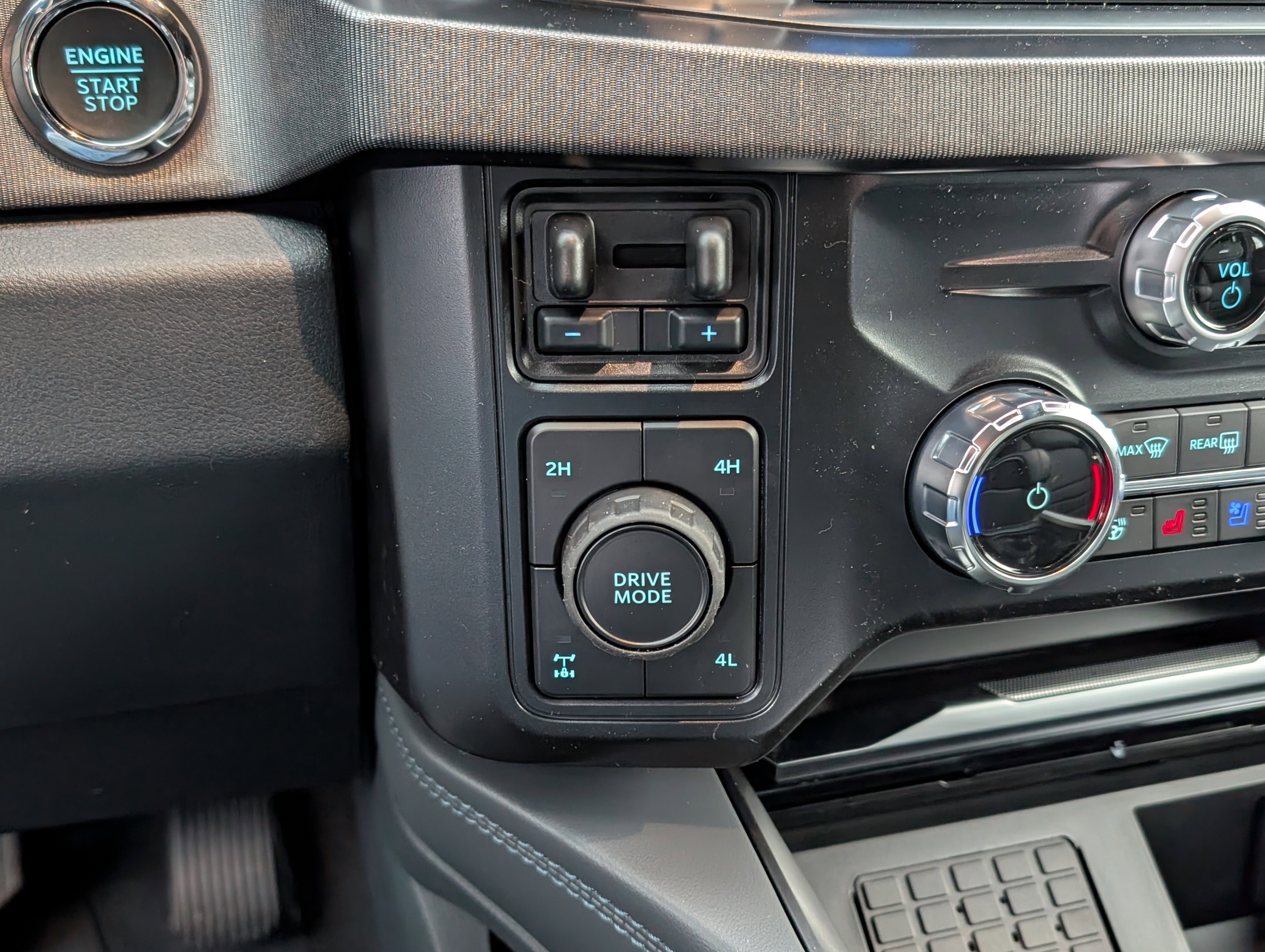 New 2026 Ford F250 Platinum image 29