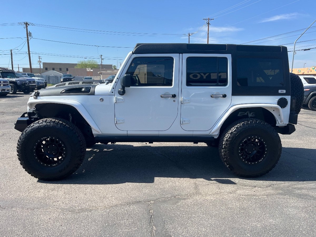 Used 2018 Jeep Wrangler Unlimited Rubicon w/ Connectivity Group AWD/4WD image 9