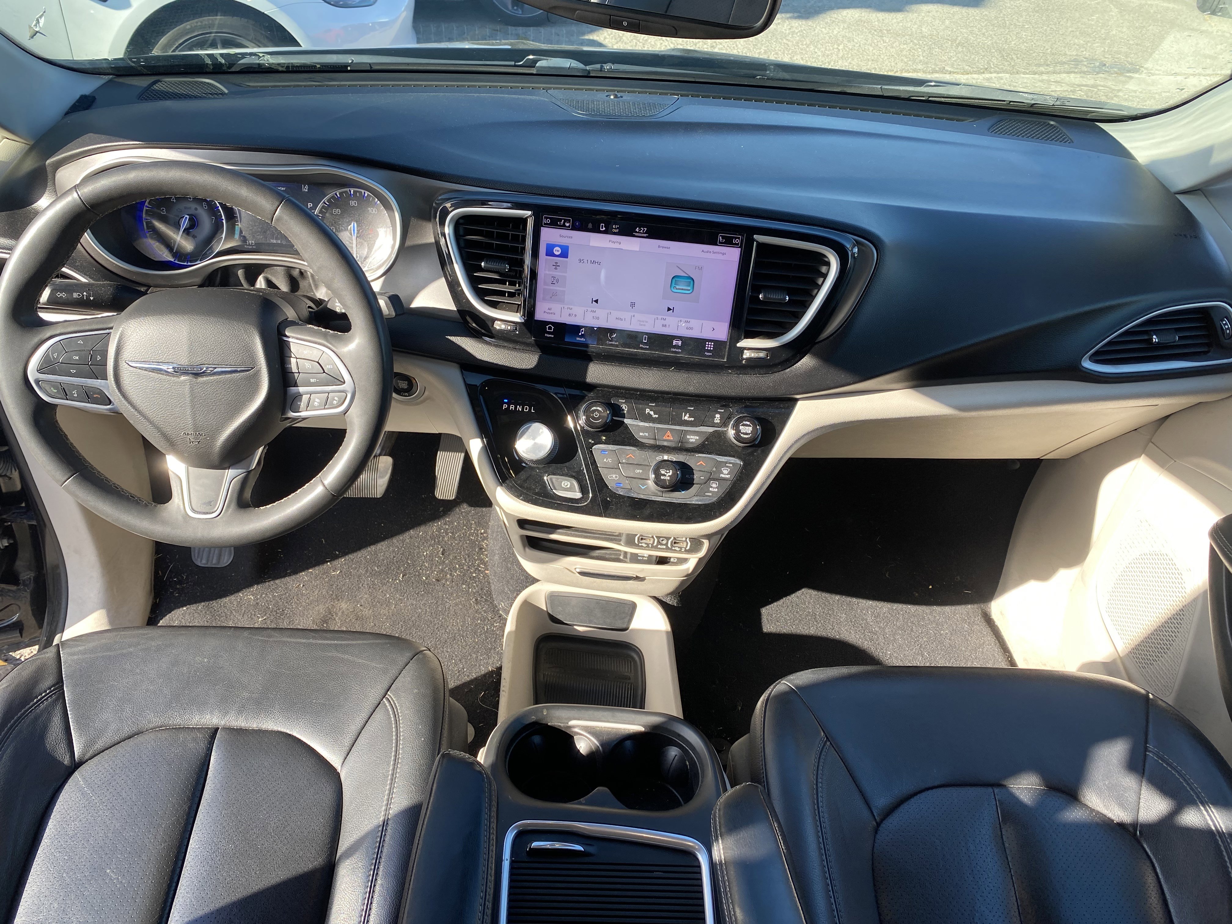 Used 2022 Chrysler Pacifica Touring-L FWD image 18
