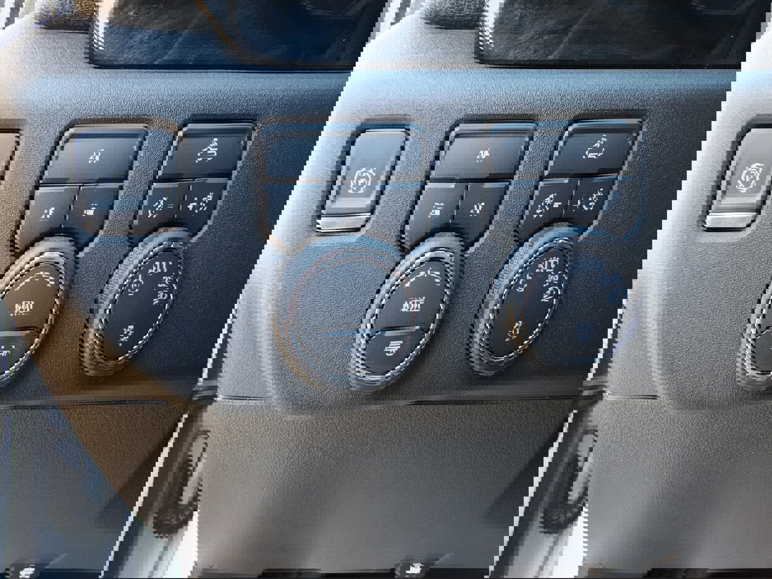 Used 2024 Chevrolet Silverado 2500 LT image 16