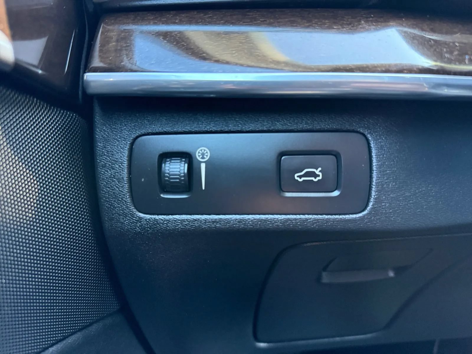 Used 2019 Volvo XC90 T5 Momentum w/ Multimedia Package AWD/4WD image 35