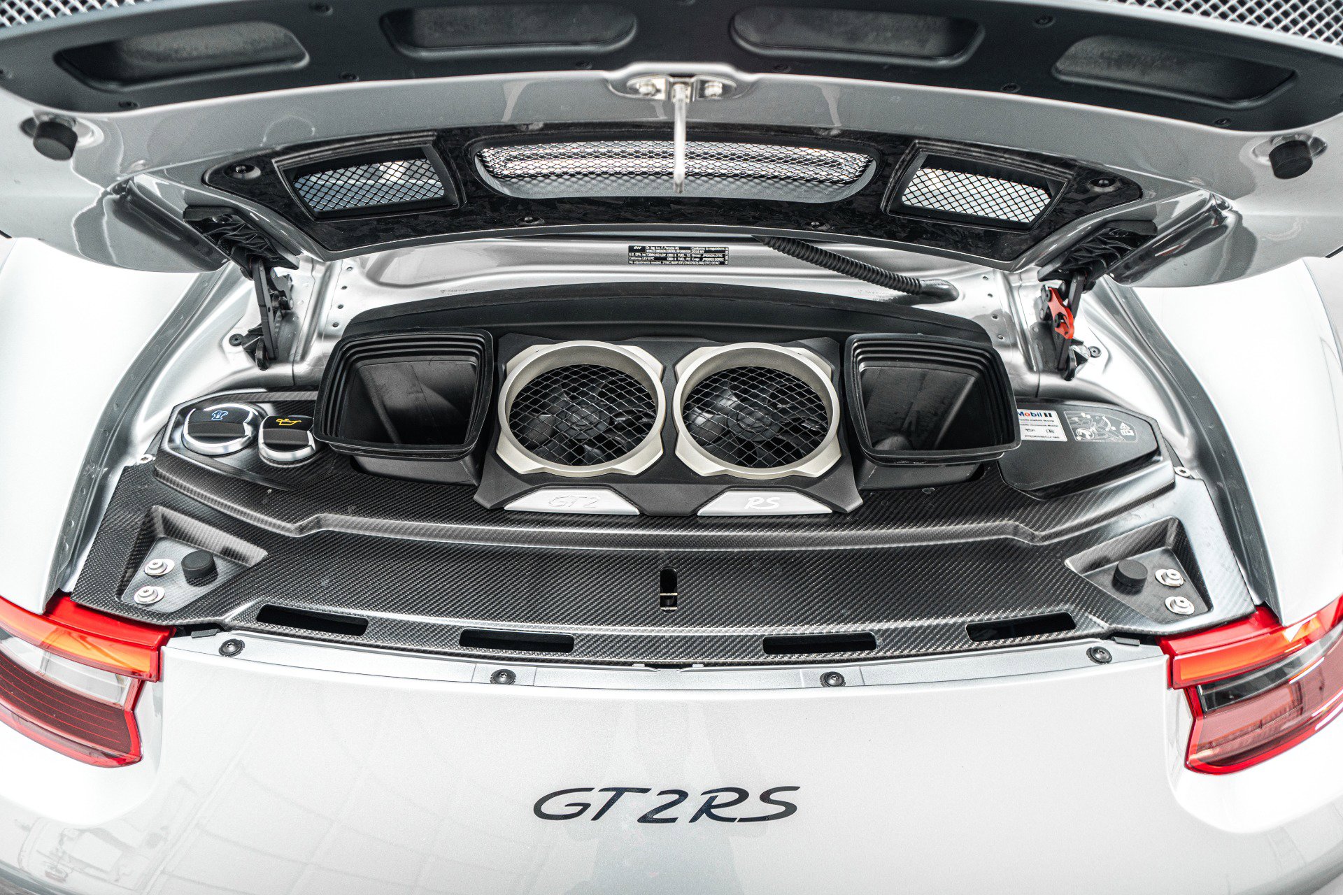 Used 2018 Porsche 911 GT2 RS RWD image 12