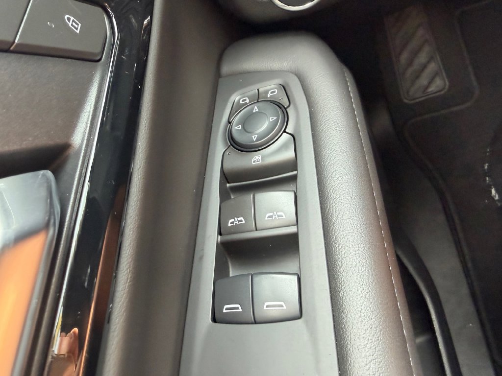 Used 2025 Chevrolet Suburban LS RWD image 33
