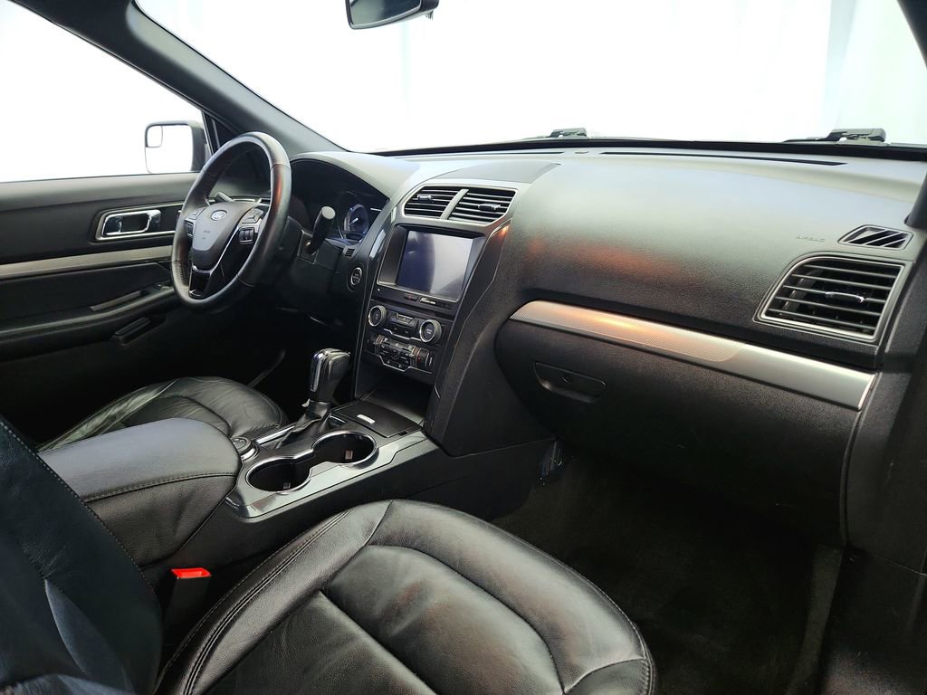 Used 2018 Ford Explorer XLT w/ Equipment Group 202A image 30
