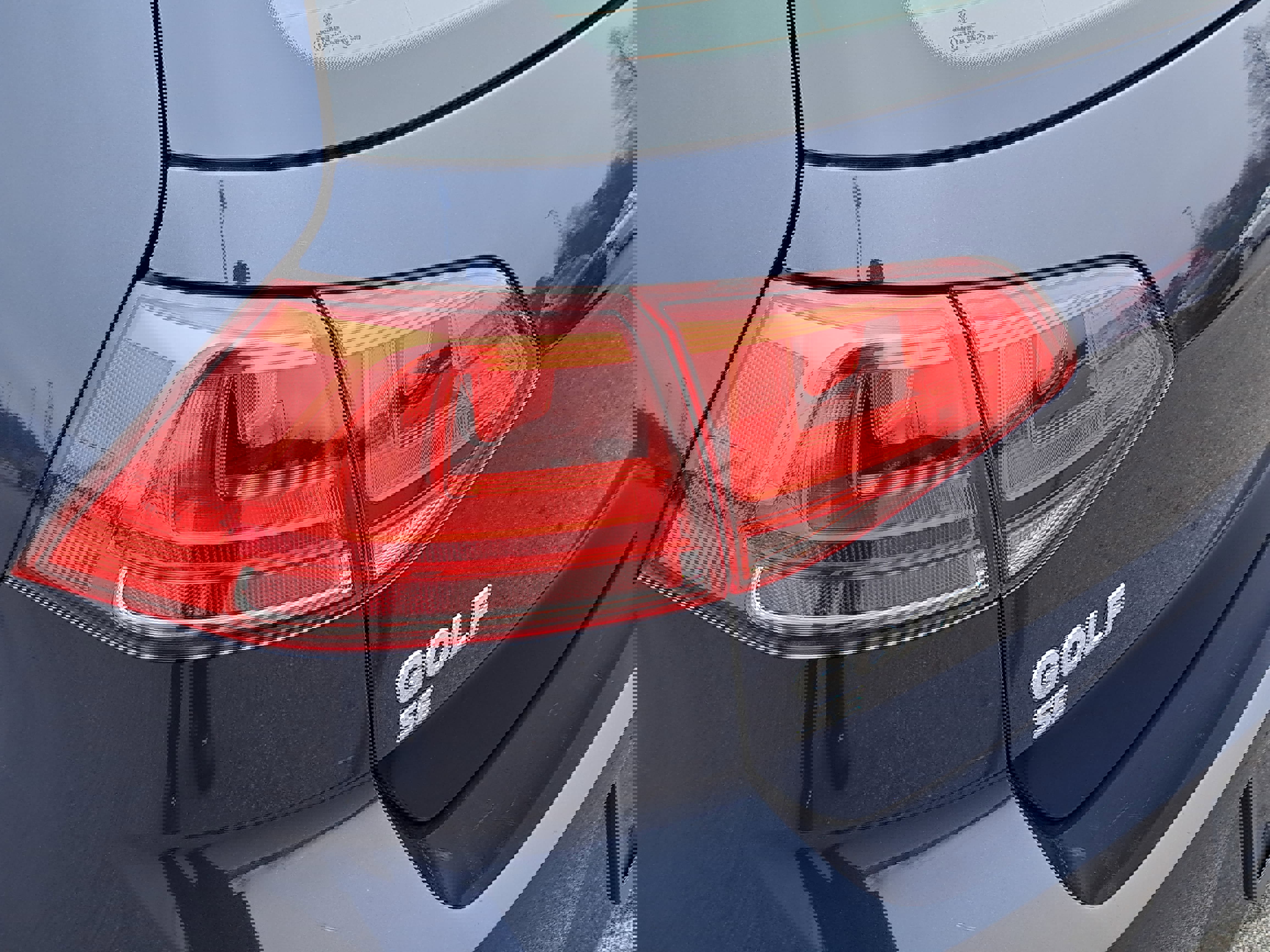 Used 2016 Volkswagen Golf SE image 32