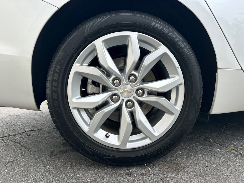 Used 2017 Chevrolet Impala LT w/ Convenience Package image 18