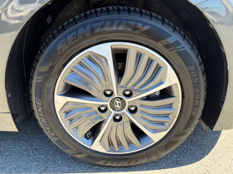 Used 2022 Hyundai Ioniq SE FWD image 50