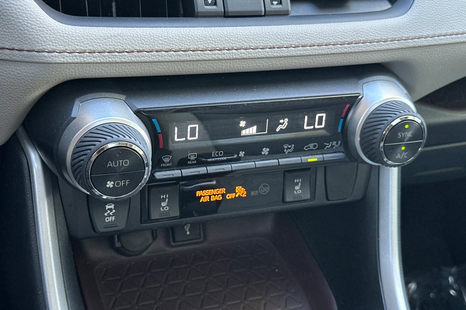 Used 2021 Toyota RAV4 Limited w/ Carpet Mat Package (TMS) AWD/4WD image 19