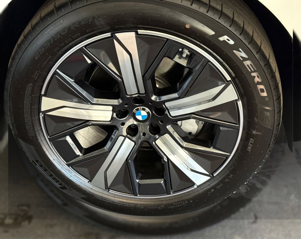 New 2026 BMW iX xDrive60 w/ Premium Package image 15