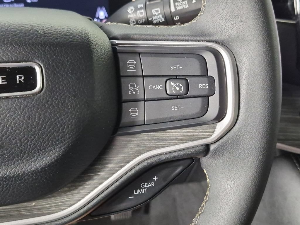 Used 2024 Jeep Wagoneer Series II w/ Flexible Seating Group RWD image 19