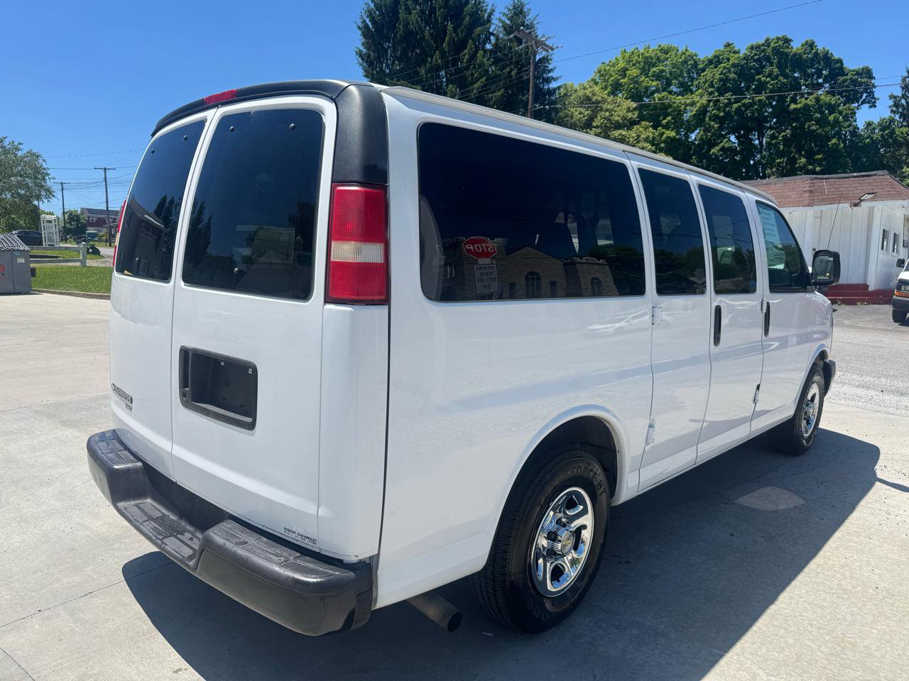 Used 2007 Chevrolet Express 1500 AWD Passenger w/ Power and Light Package image 5