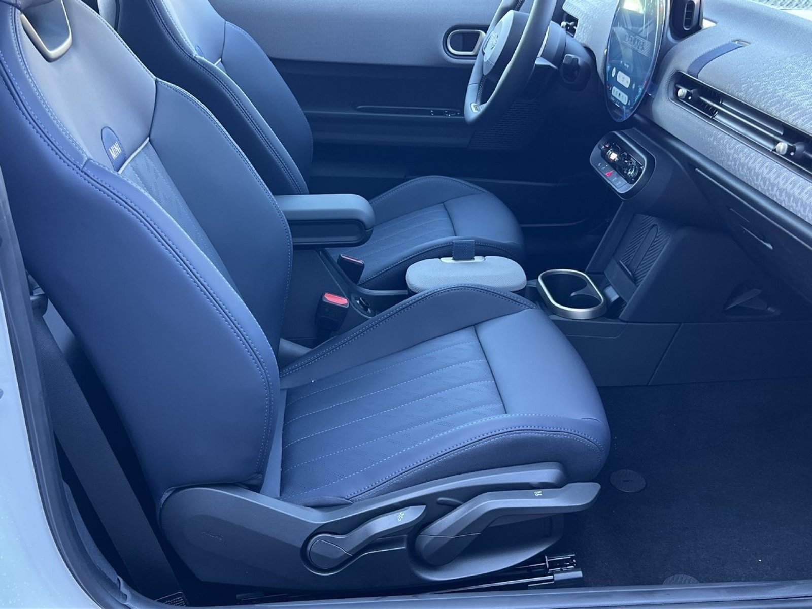 New 2025 MINI Cooper 2-Door Hardtop FWD image 26