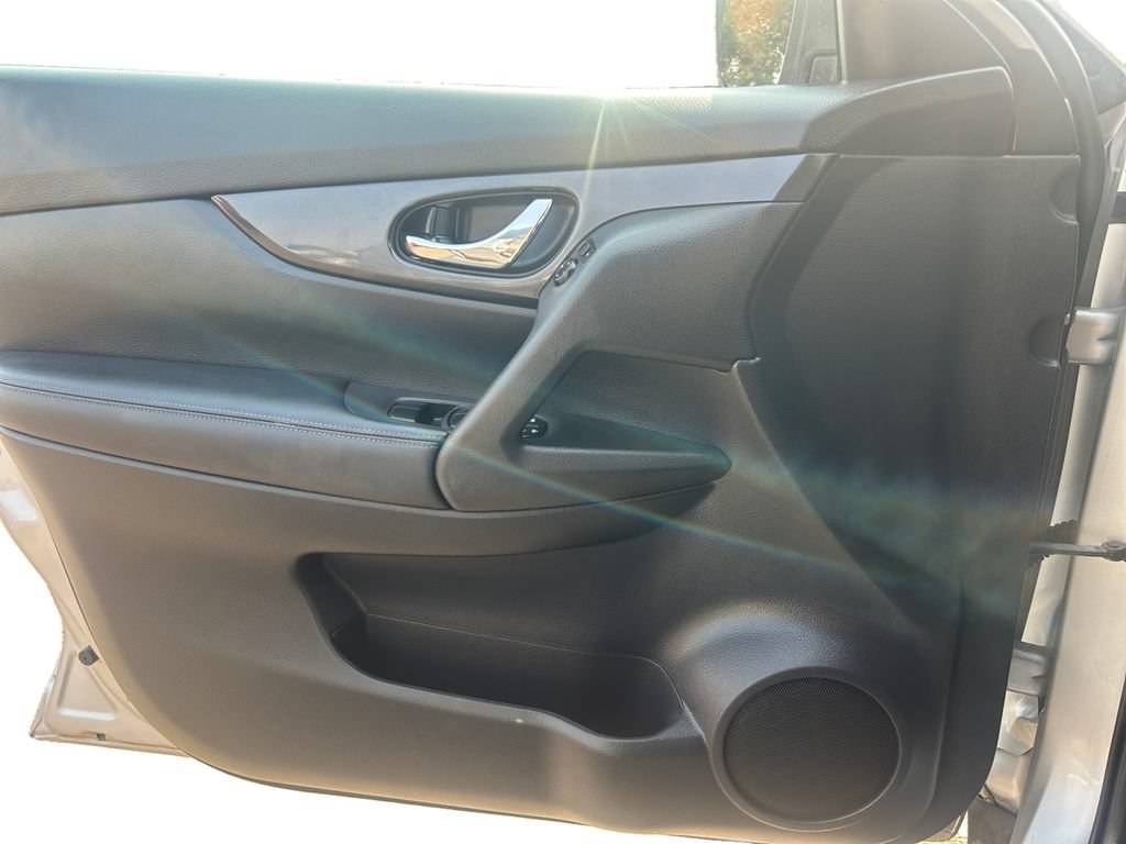 Used 2019 Nissan Rogue SV AWD/4WD image 18