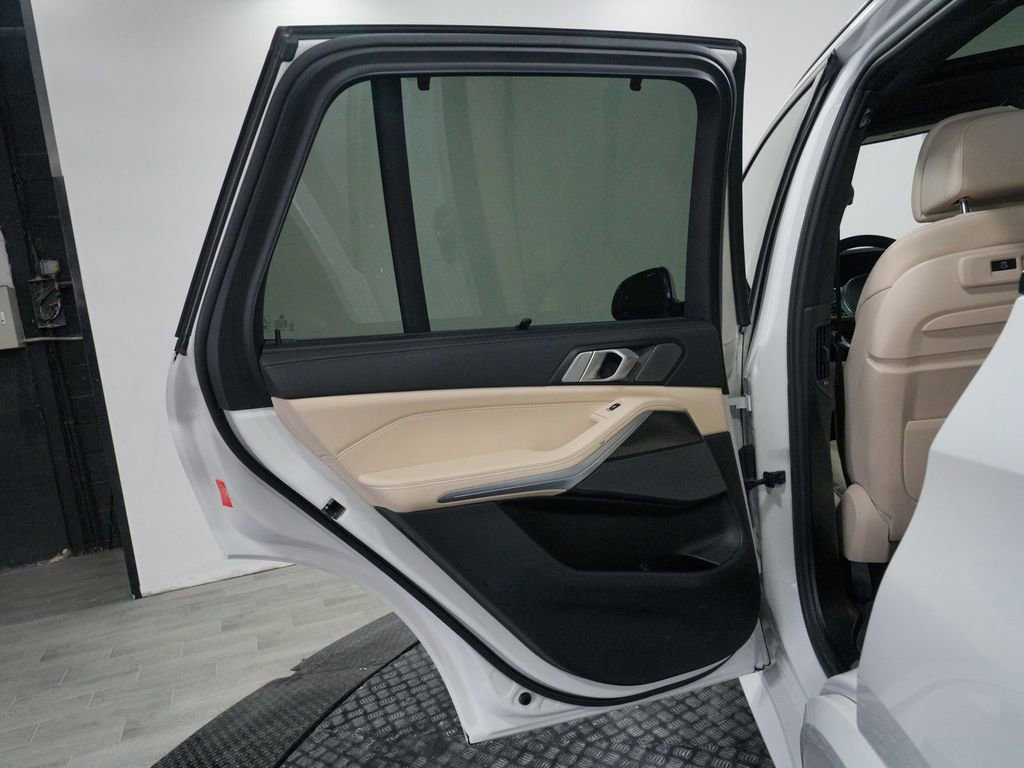 Used 2022 BMW X5 M50i w/ Executive Package AWD/4WD image 14