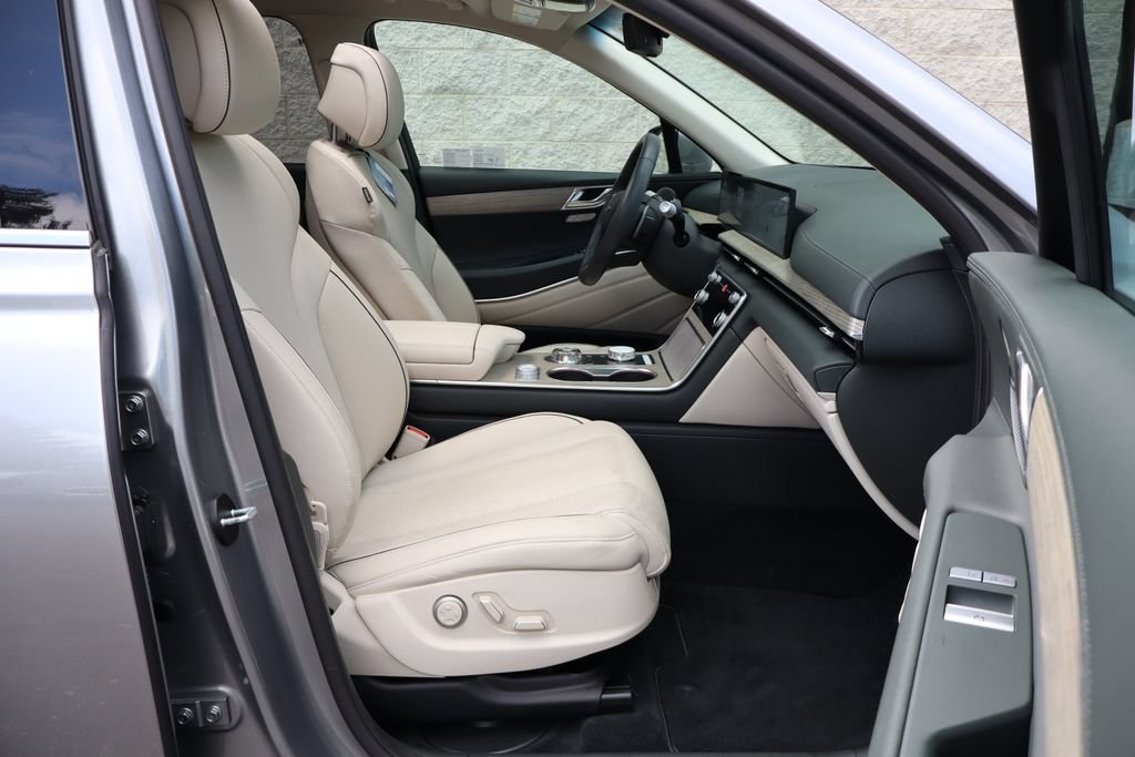Used 2025 Genesis GV80 2.5T Prestige AWD/4WD image 33
