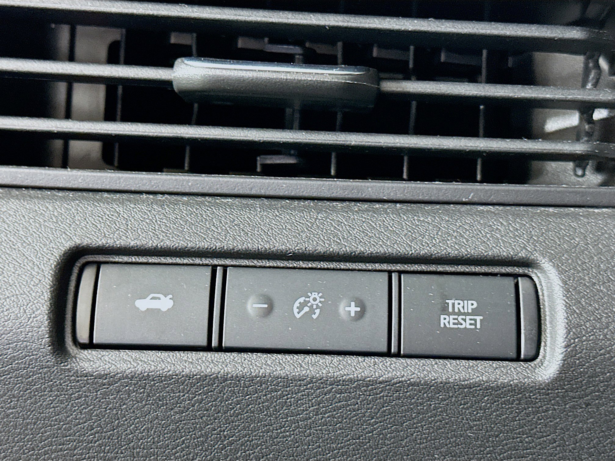 Used 2025 Nissan Altima 2.5 SV image 17