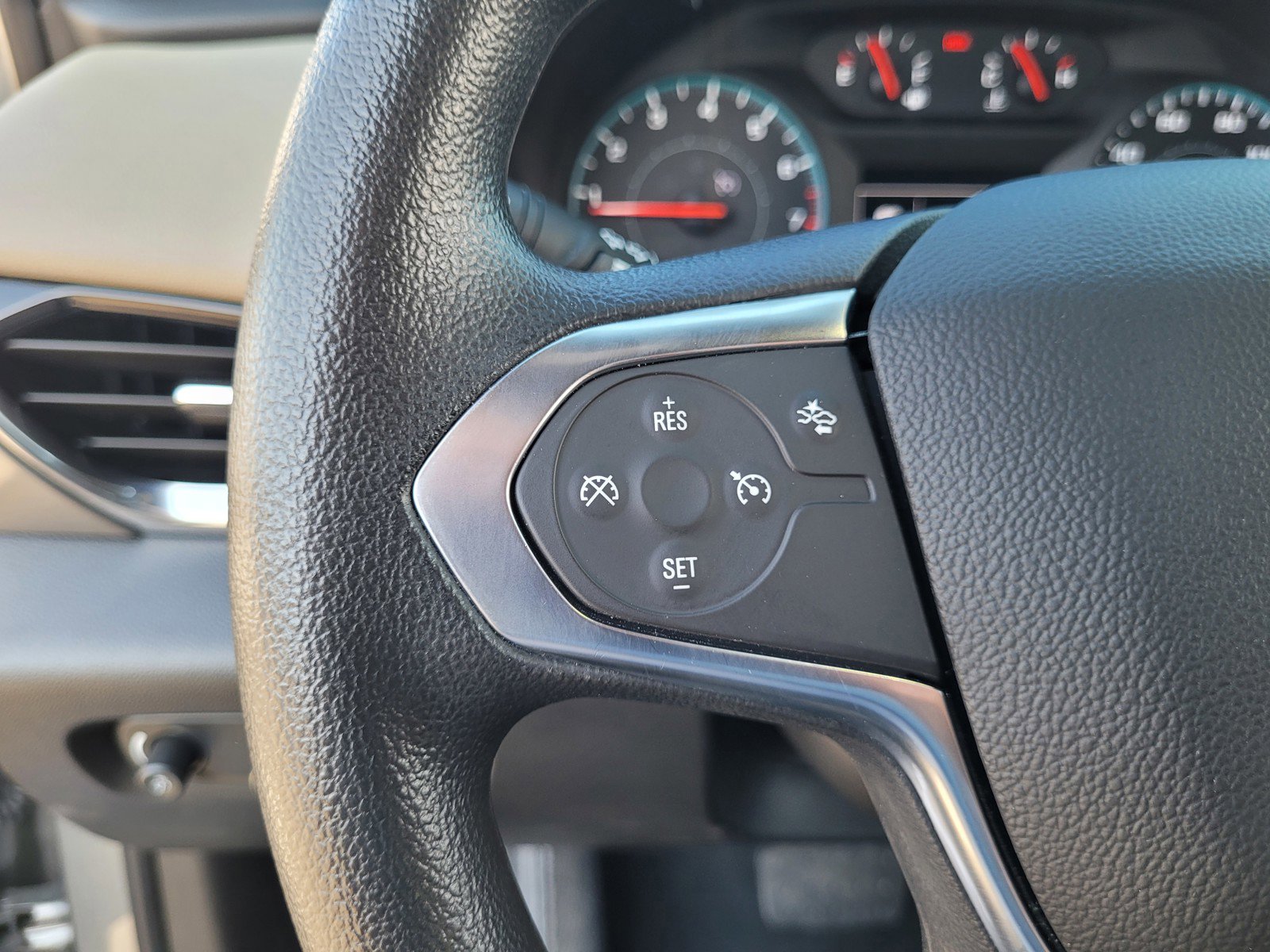 Used 2023 Chevrolet Traverse LS image 22