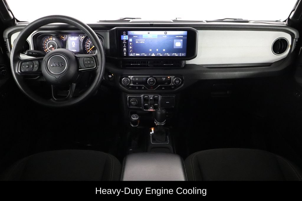 Used 2025 Jeep Gladiator Sport AWD/4WD image 13