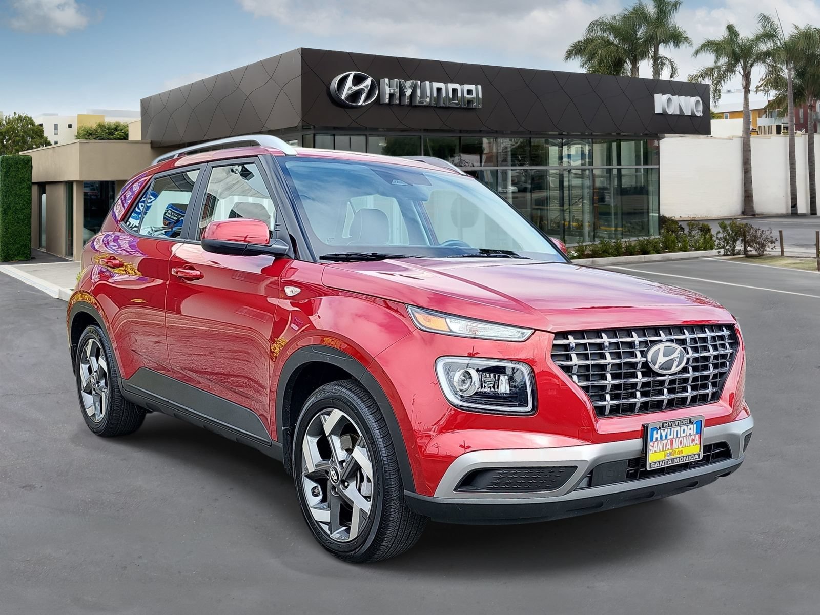 Certified 2025 Hyundai Venue Limited FWD image 1