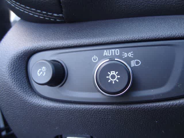 Used 2020 Chevrolet Blazer LT FWD image 17