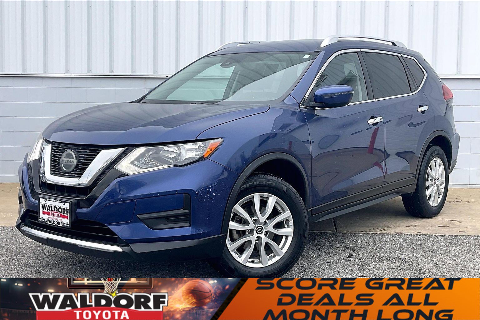 Used 2020 Nissan Rogue SV image 2