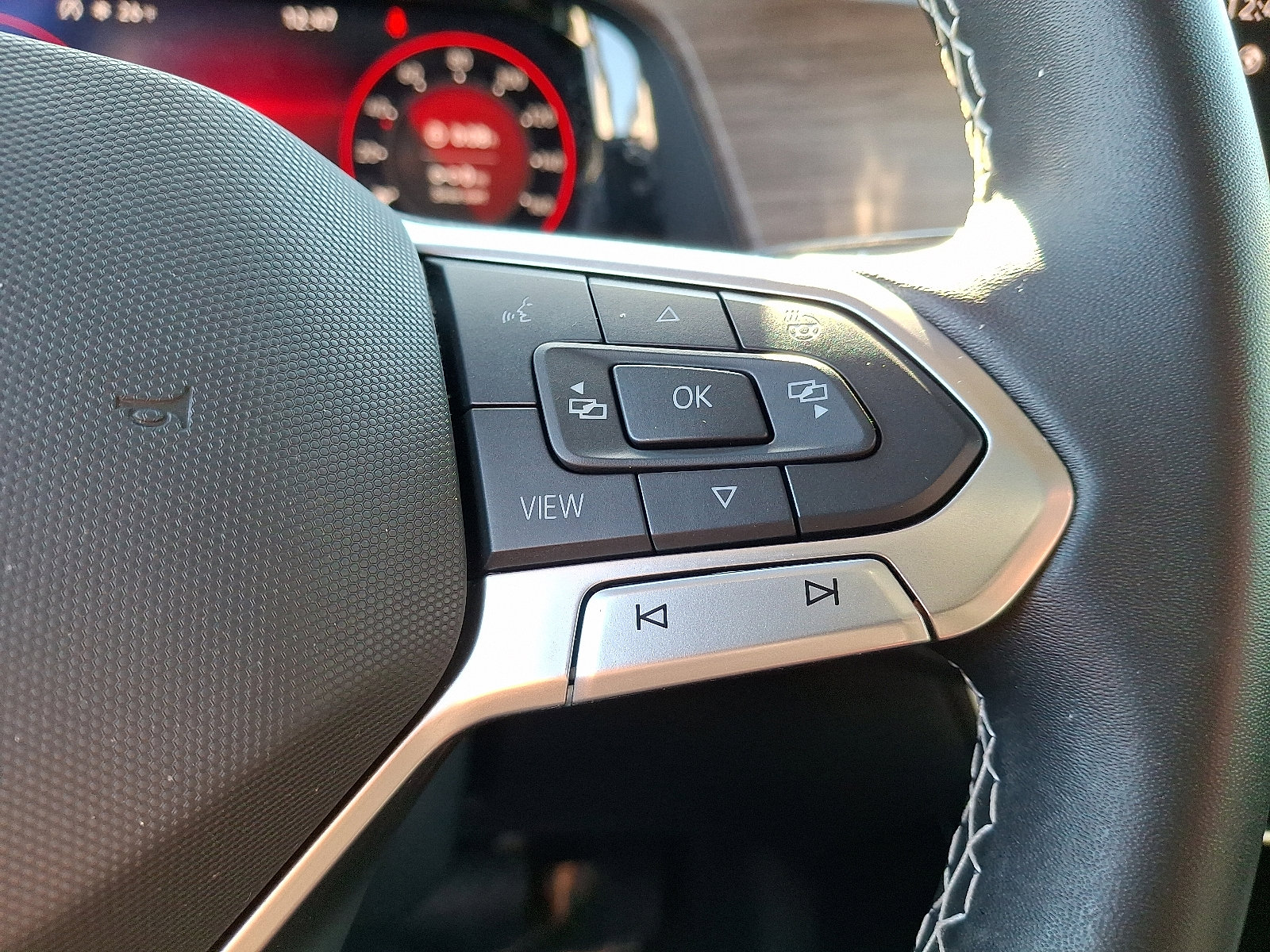 Used 2024 Volkswagen Atlas SEL image 23