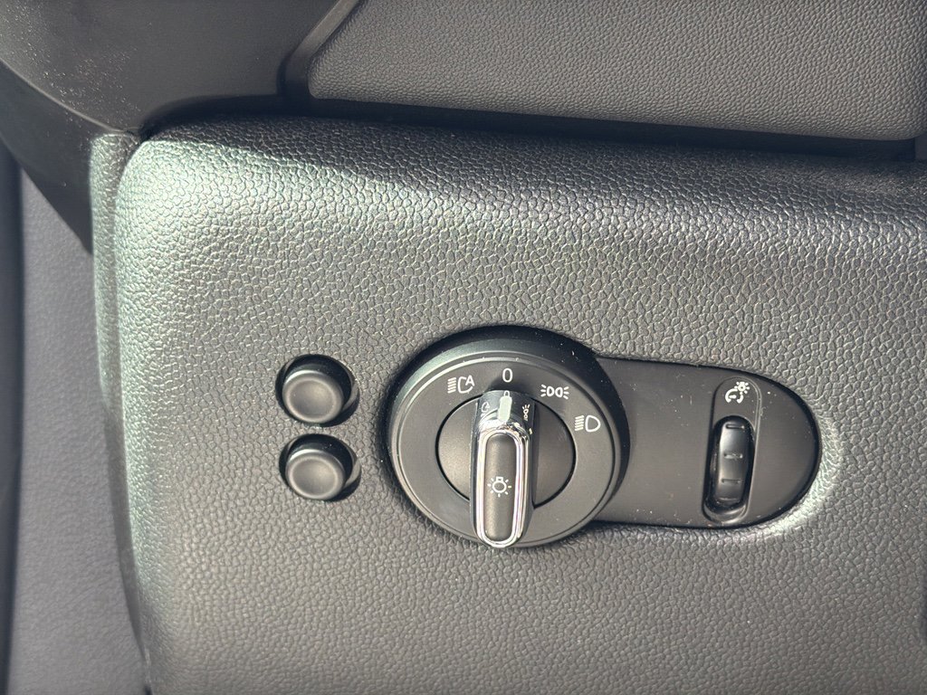 Used 2017 MINI Cooper 4-Door Hardtop image 20