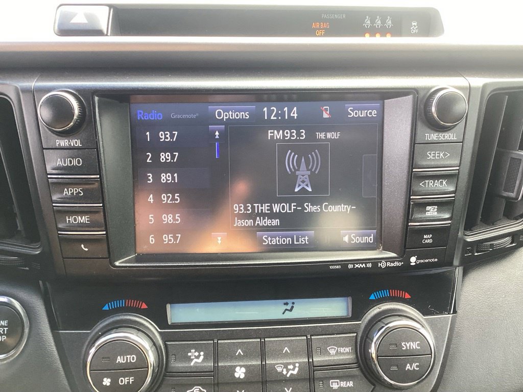 Used 2017 Toyota RAV4 XLE AWD/4WD image 21