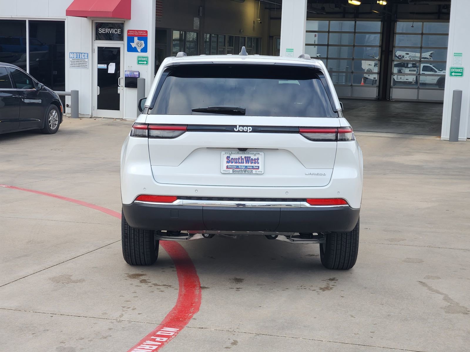 New 2025 Jeep Grand Cherokee Laredo X image 8