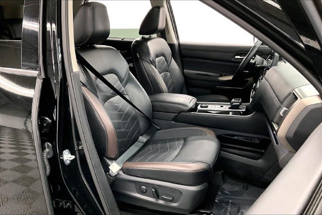 Used 2025 Nissan Pathfinder Platinum AWD/4WD image 8