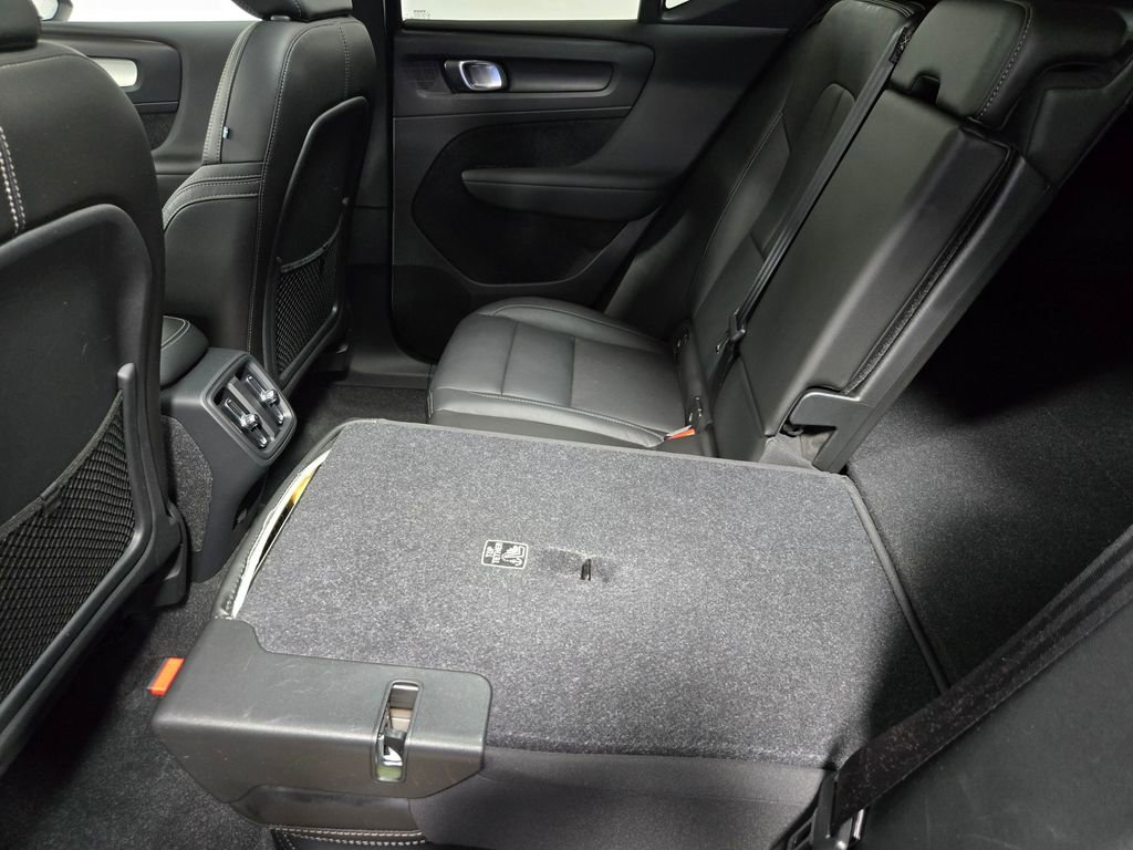 Used 2019 Volvo XC40 T5 Momentum image 38