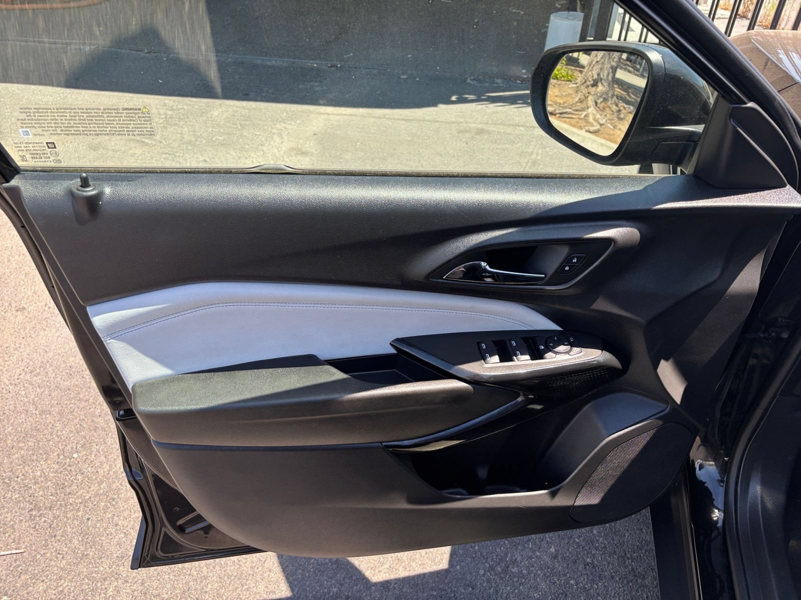 Used 2025 Chevrolet Trax LT FWD image 18