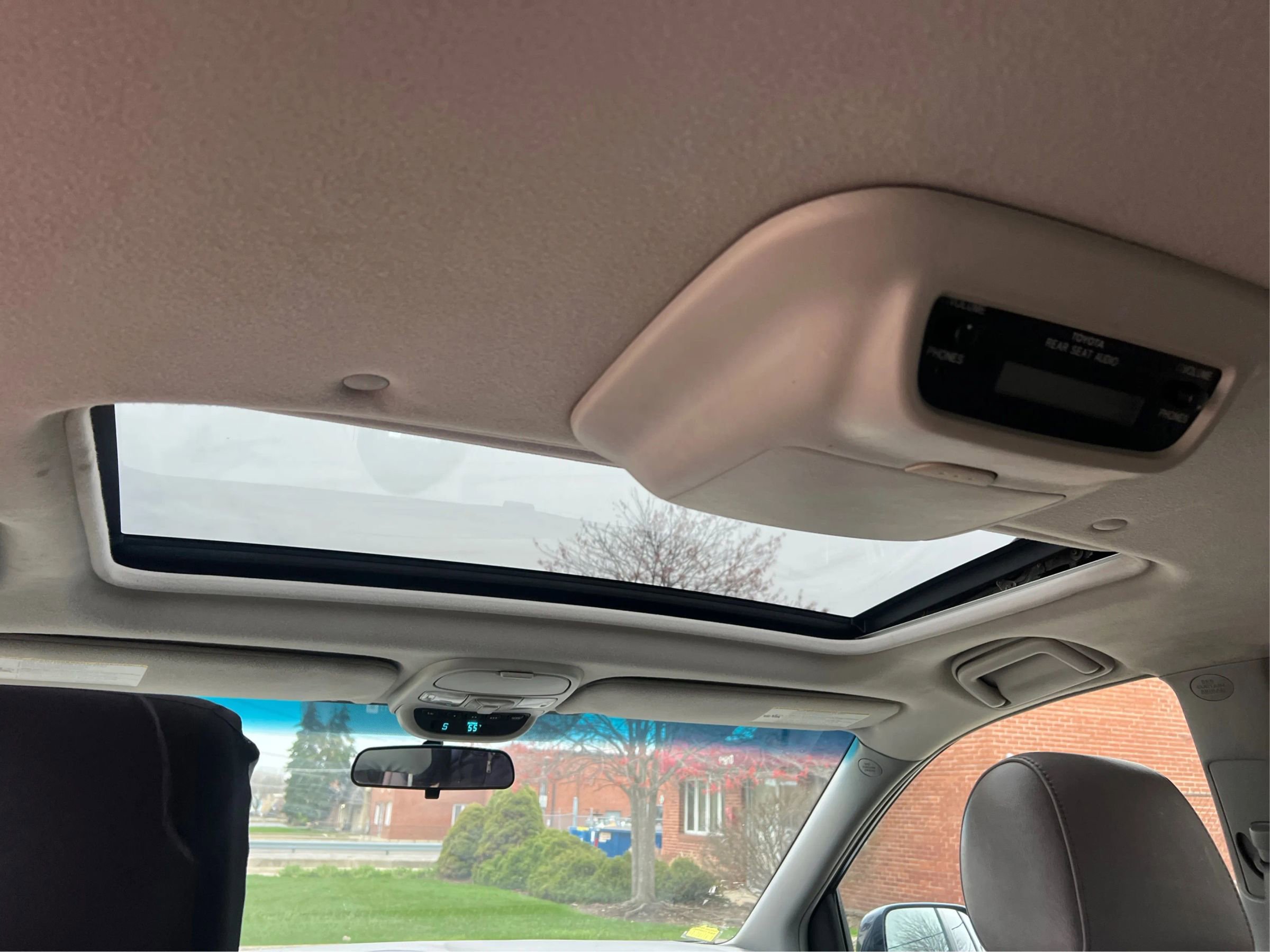 Used 2005 Toyota Sienna XLE image 21