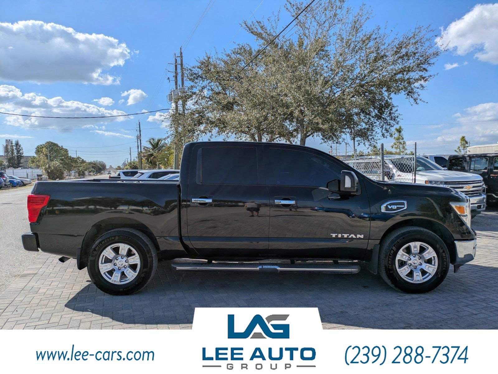 Used 2017 Nissan Titan SV AWD/4WD image 2