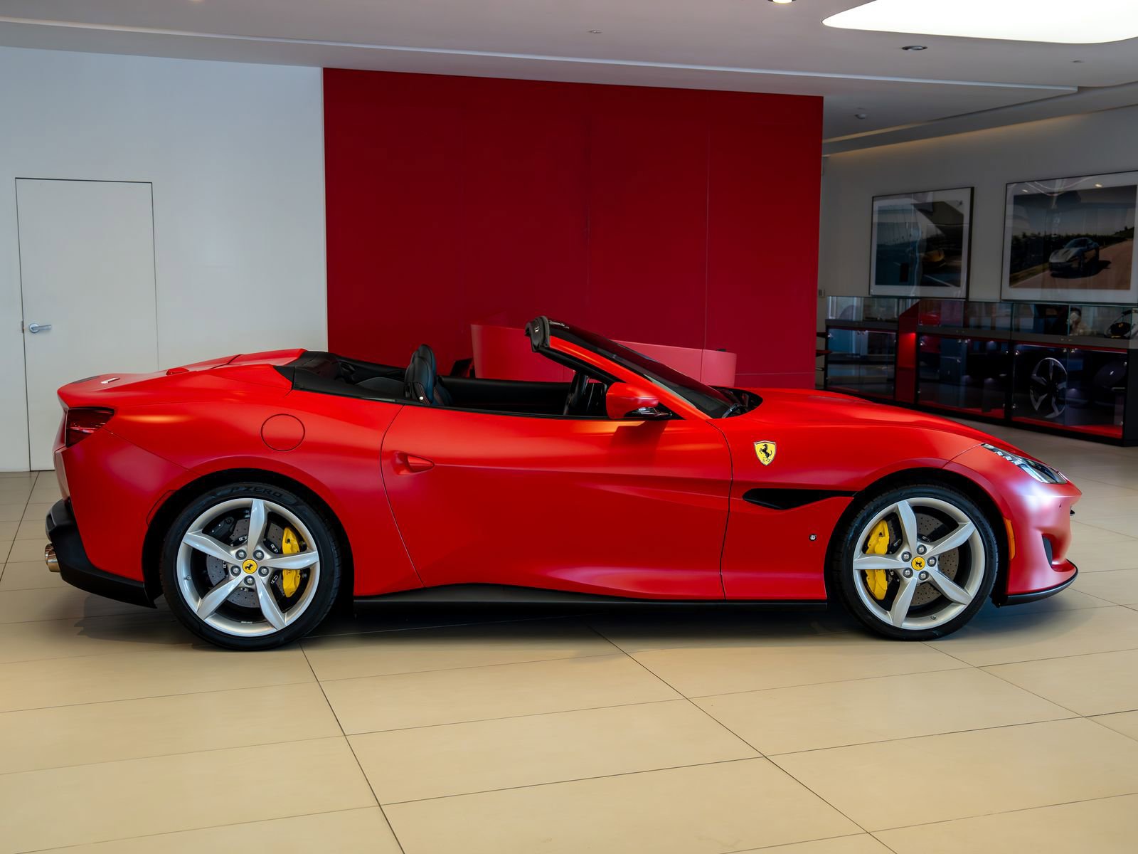 Used 2020 Ferrari Portofino RWD image 7