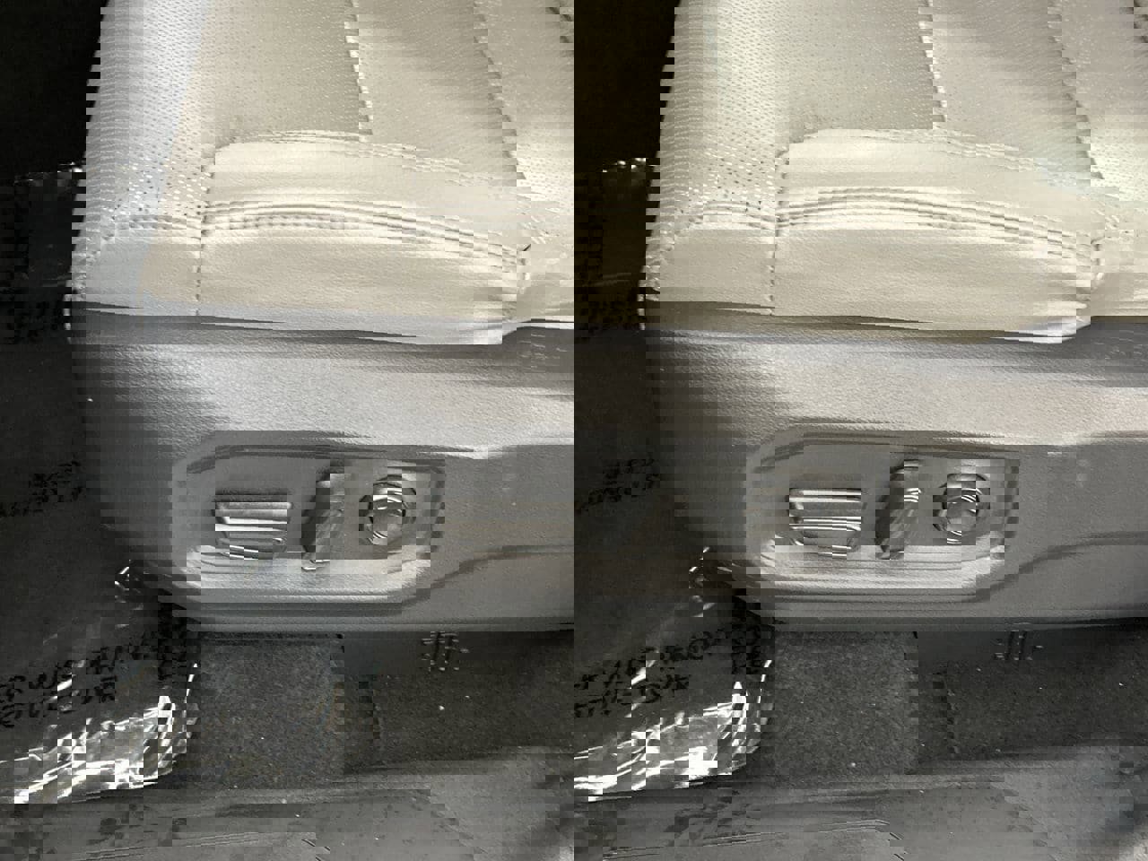 Used 2025 Toyota Tundra Limited w/ TRD Off-Road Package AWD/4WD image 20