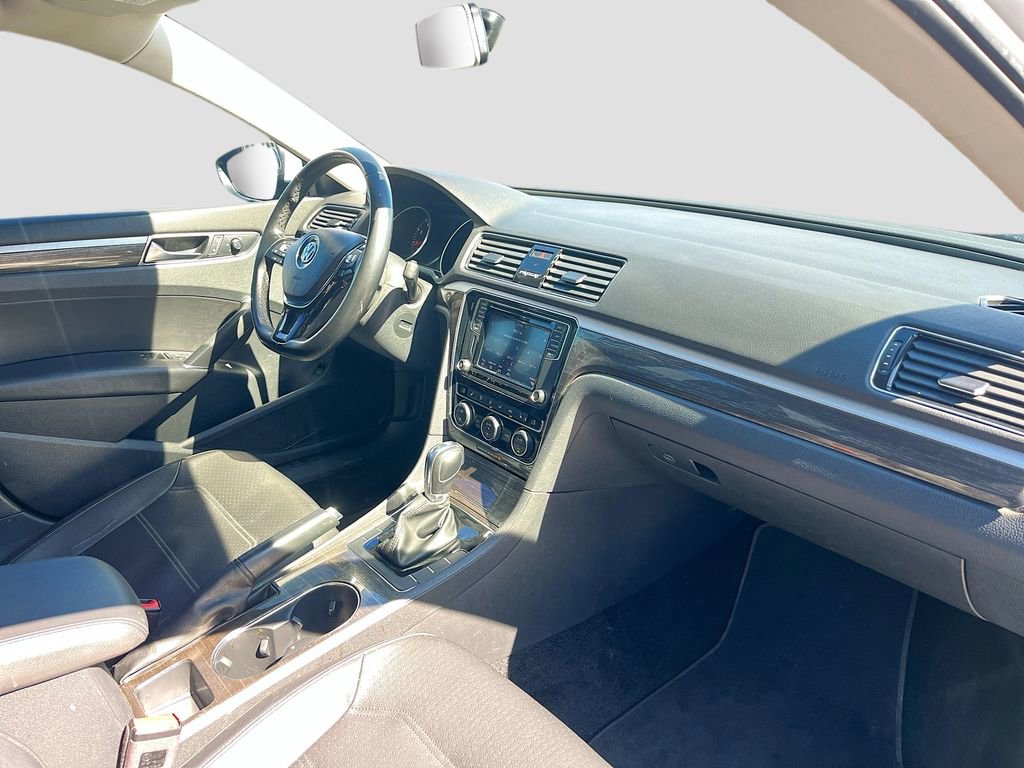 Used 2018 Volkswagen Passat 2.0T SE image 28