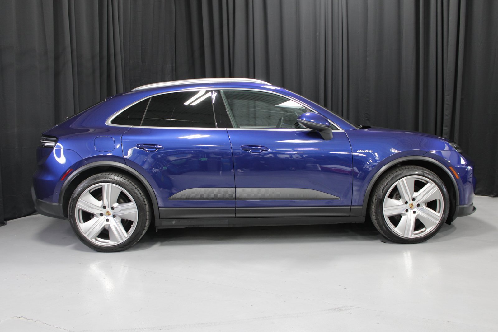 Certified 2024 Porsche Macan 4 Electric image 8